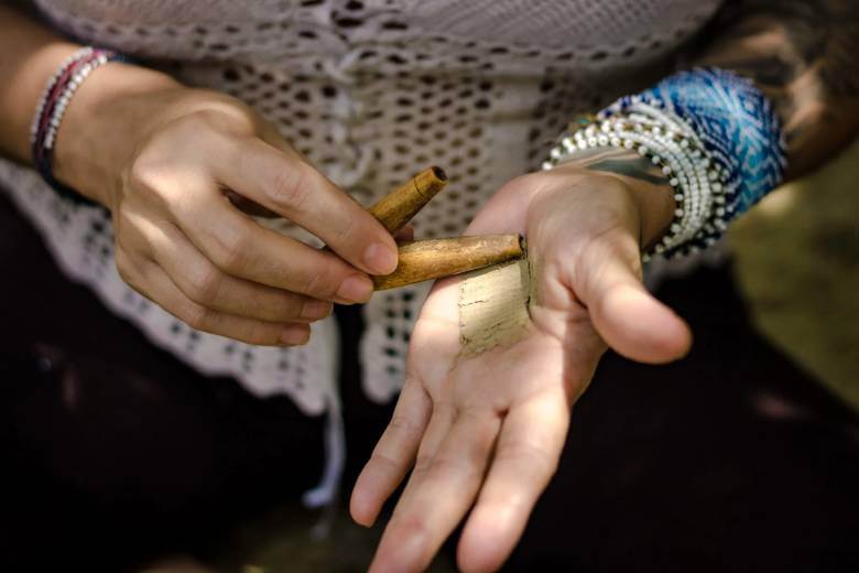 hands preparing tobacco